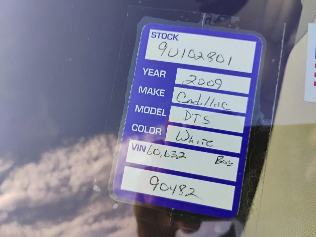 Used 2009 Cadillac DTS FWD image 12
