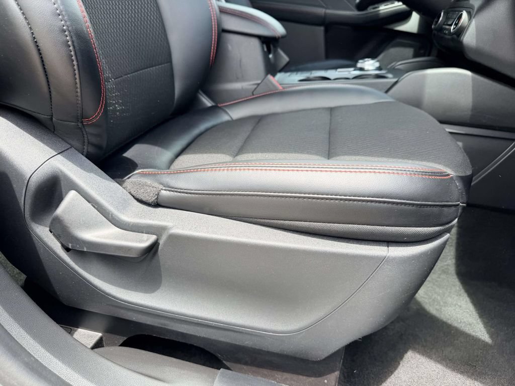 Used 2025 Ford Escape ST-Line AWD/4WD image 12