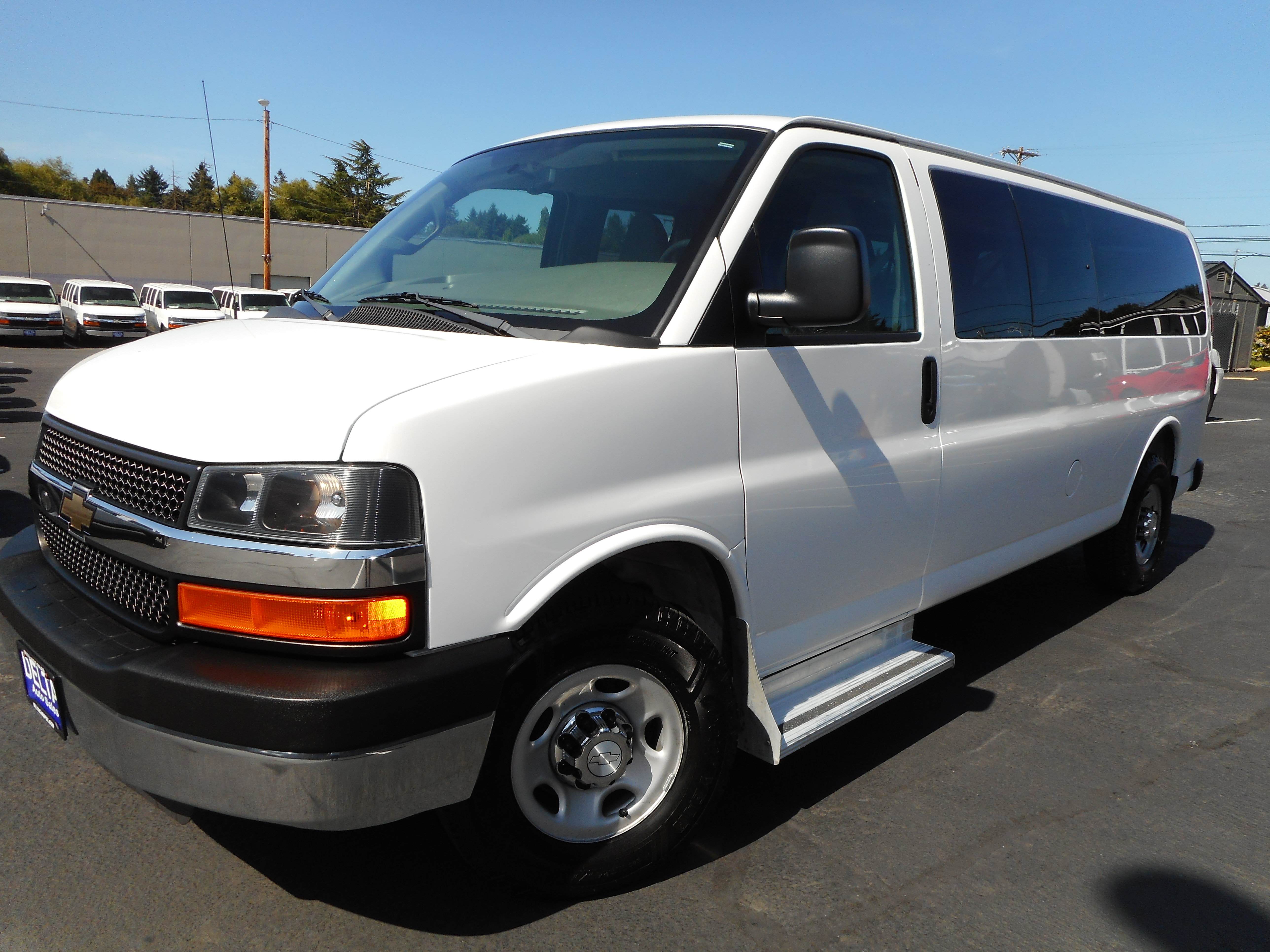 Used 2016 Chevrolet Express 3500 LT w/ LT Preferred Equipment Group RWD image 3