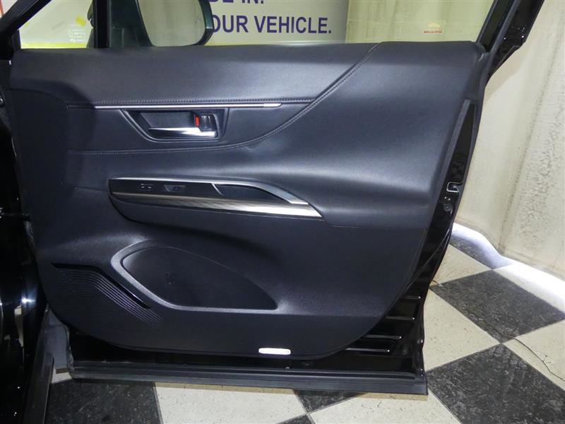 Used 2021 Toyota Venza XLE image 24