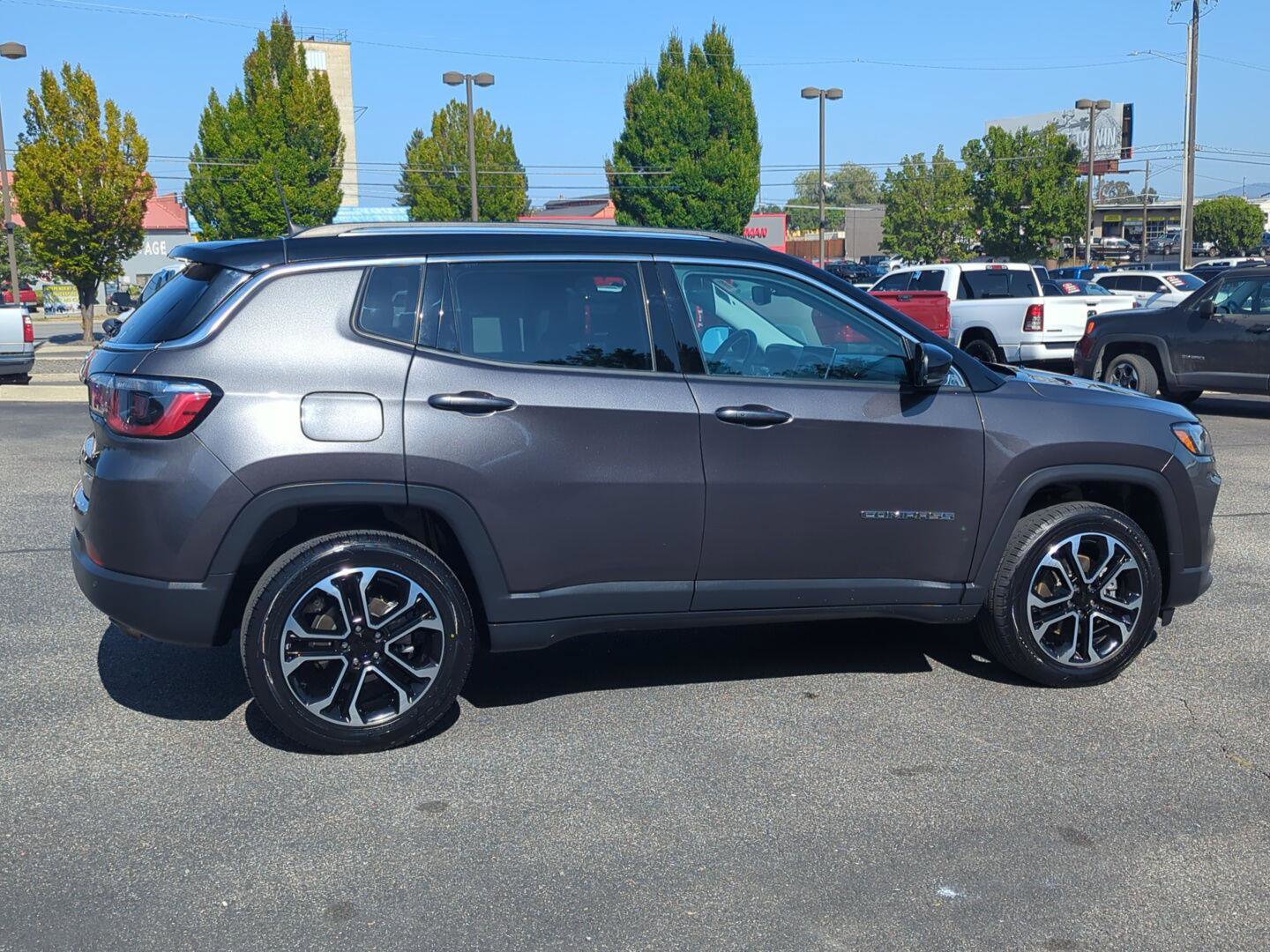 Used 2022 Jeep Compass Limited w/ Sun and Sound Group image 7