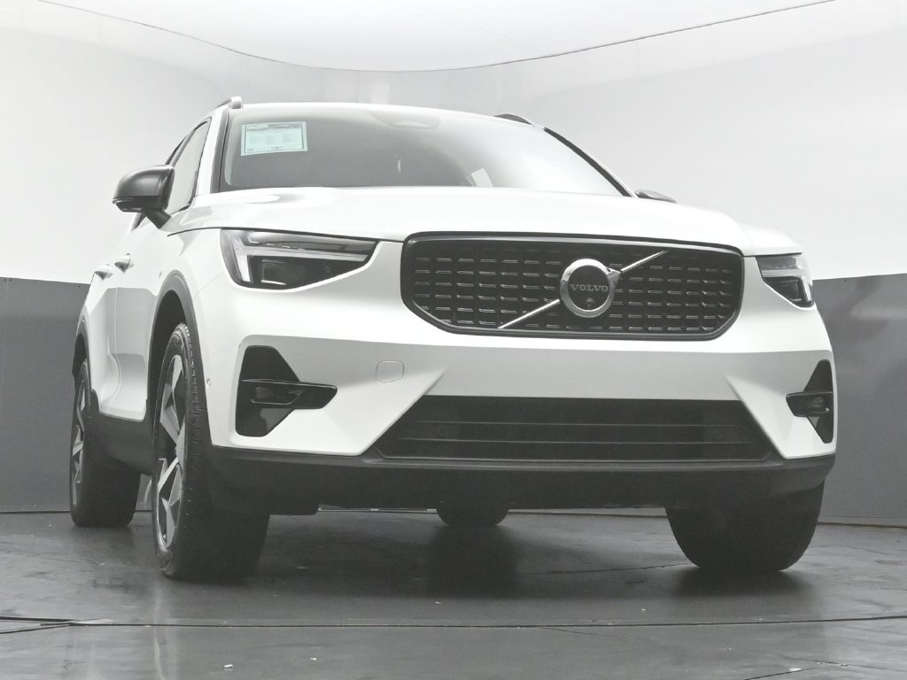 Used 2026 Volvo XC40 B5 Plus AWD/4WD image 53