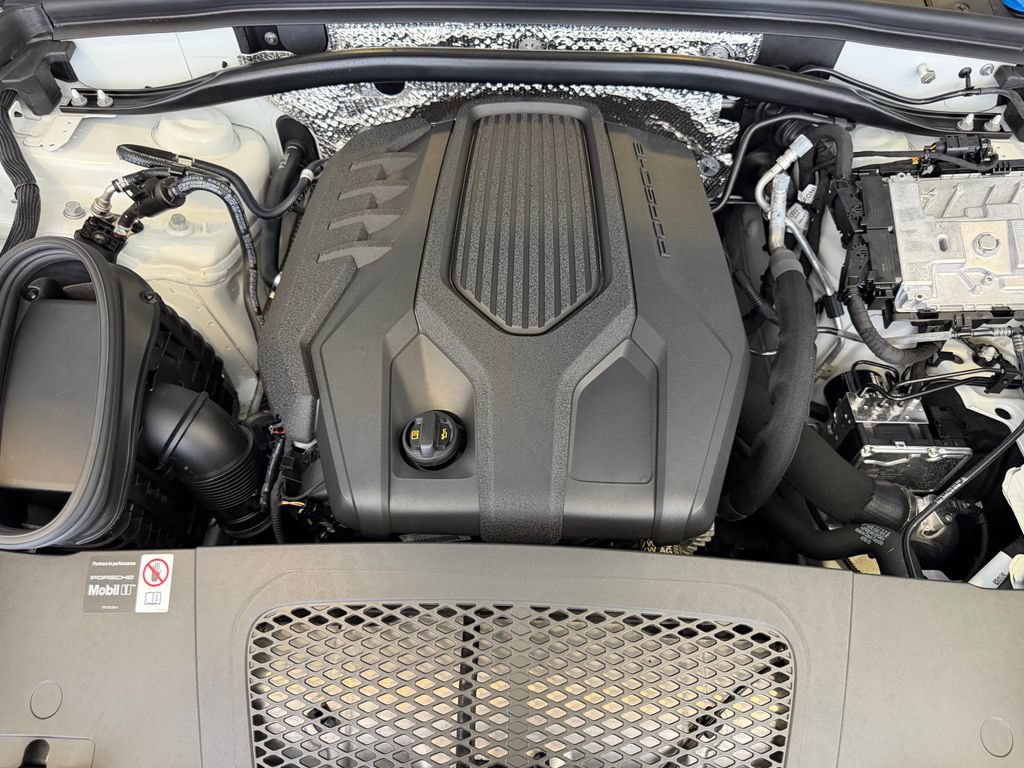 Used 2026 Porsche Macan AWD/4WD image 27