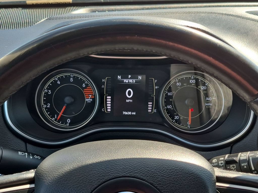 Used 2019 Jeep Cherokee Latitude Plus FWD image 15
