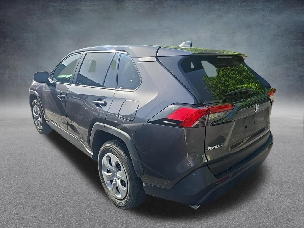 Used 2025 Toyota RAV4 LE AWD/4WD image 4