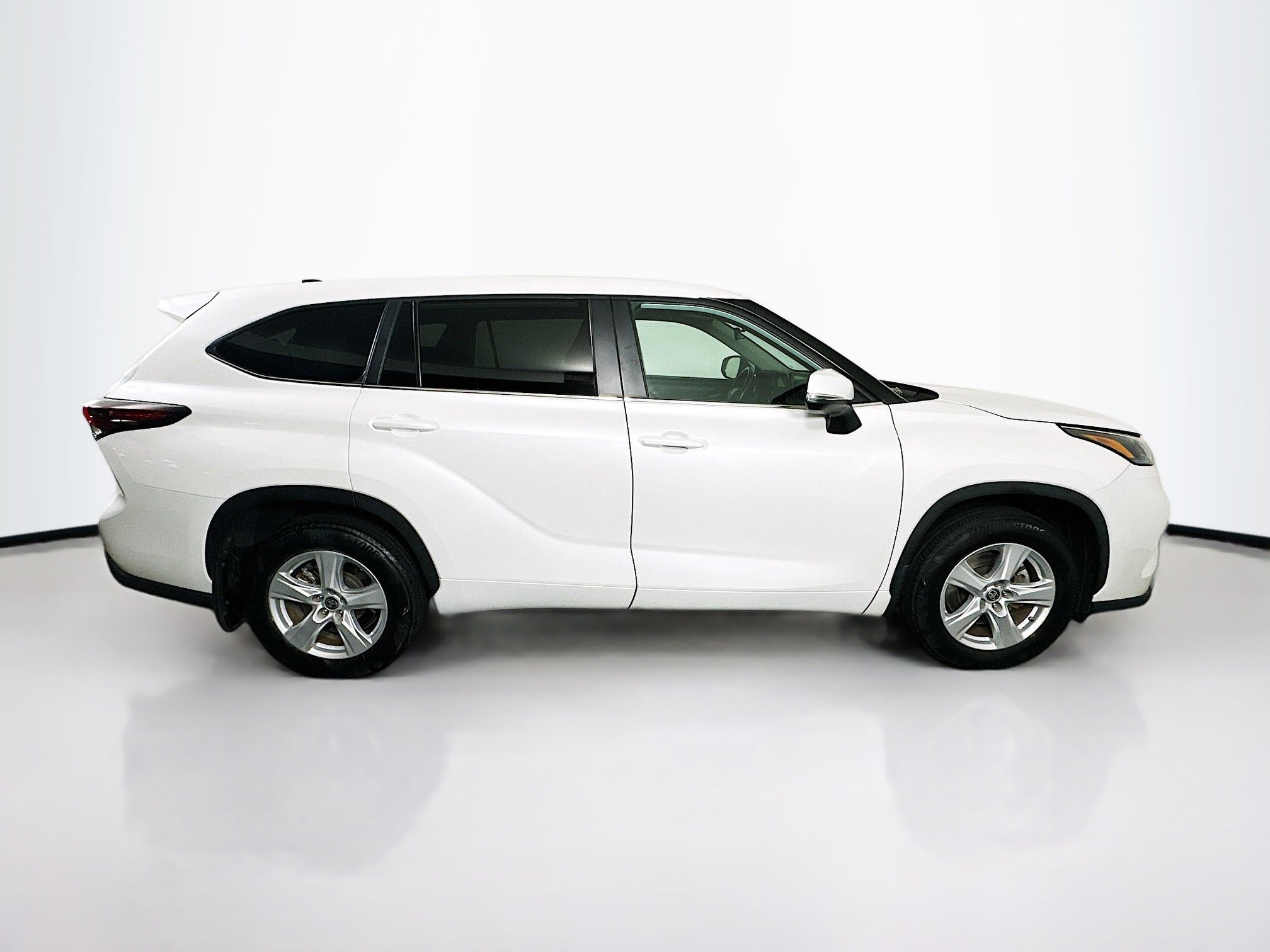Used 2024 Toyota Highlander LE image 10