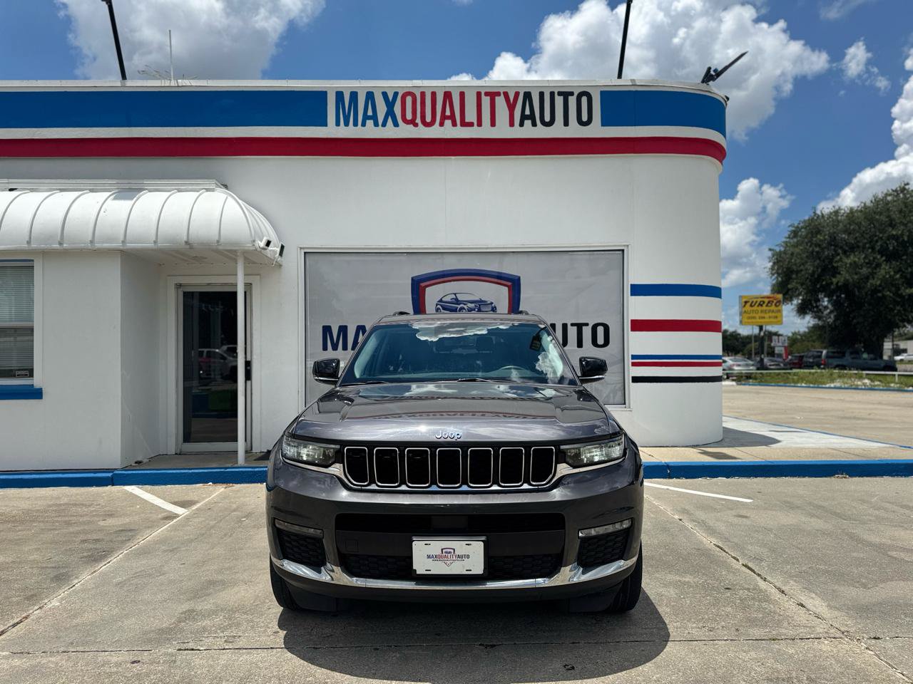 Used 2023 Jeep Grand Cherokee L Limited AWD/4WD image 8