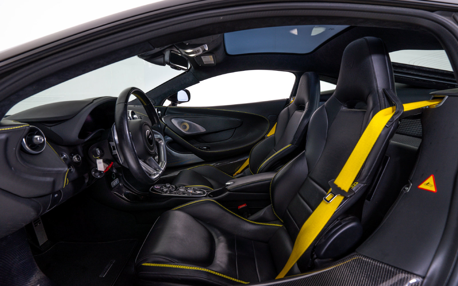 Used 2022 McLaren GT RWD image 19