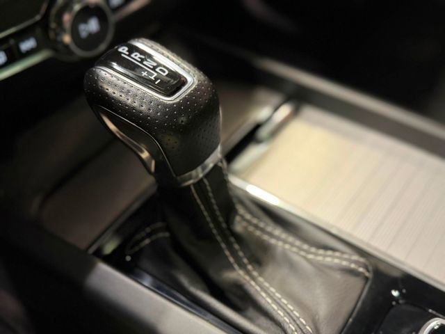 Used 2018 Volvo XC60 T6 R-Design w/ Convenience Package AWD/4WD image 32