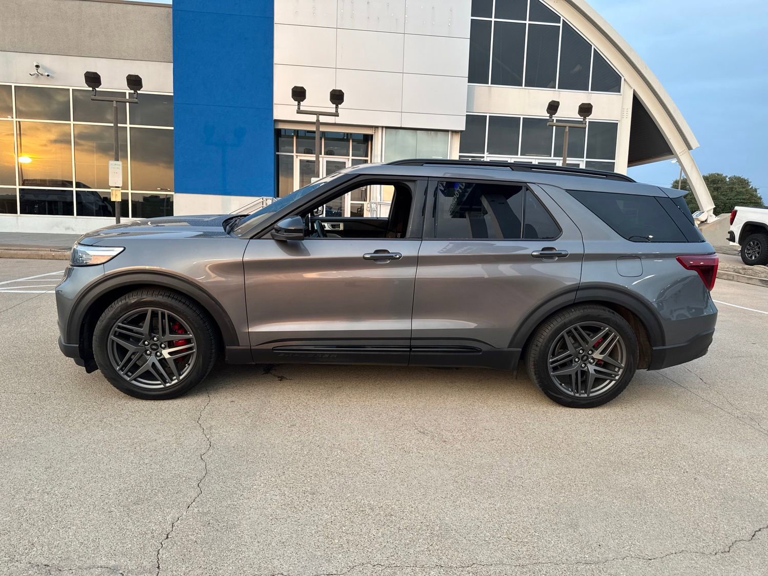 Used 2024 Ford Explorer ST w/ Equipment Group 401A AWD/4WD image 2