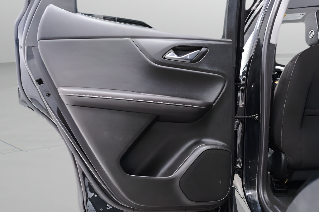 Used 2025 Chevrolet Blazer LT FWD image 26