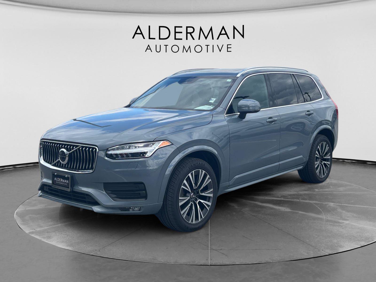 Used 2022 Volvo XC90 T6 Momentum w/ Climate Package