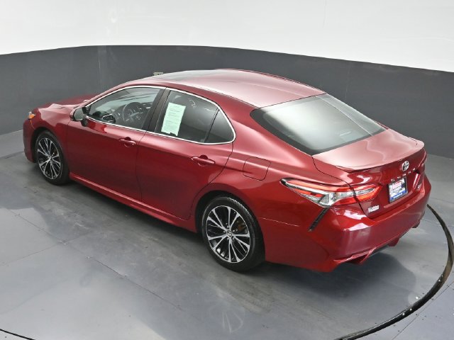 Used 2018 Toyota Camry SE w/ Moonroof Package FWD image 30