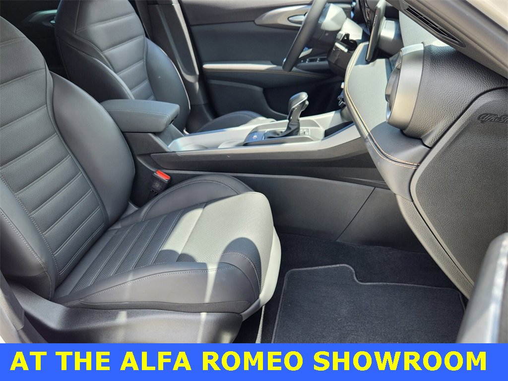 Used 2025 Alfa Romeo Tonale w/ Premium Package image 16