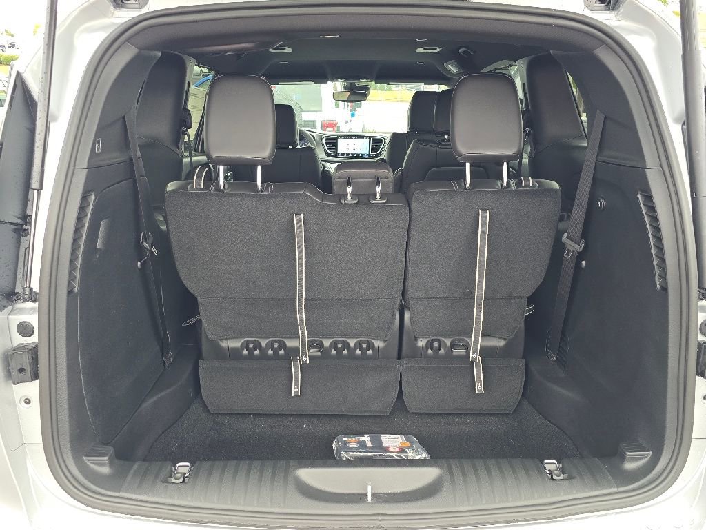 New 2026 Chrysler Pacifica Select FWD image 9