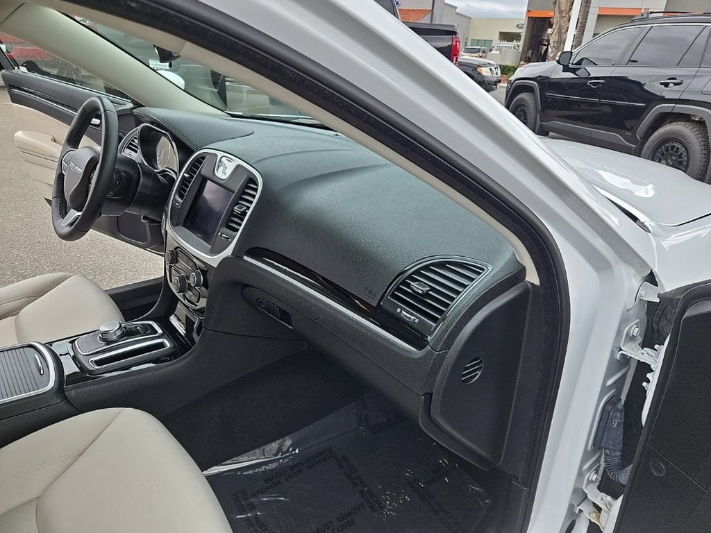 Certified 2023 Chrysler 300 Touring image 28