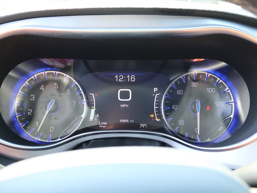 Used 2025 Chrysler Pacifica Limited FWD image 28
