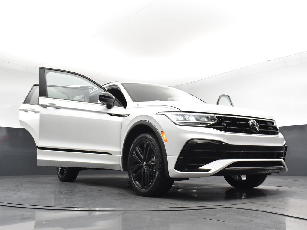 Used 2022 Volkswagen Tiguan SE R-Line AWD/4WD image 35