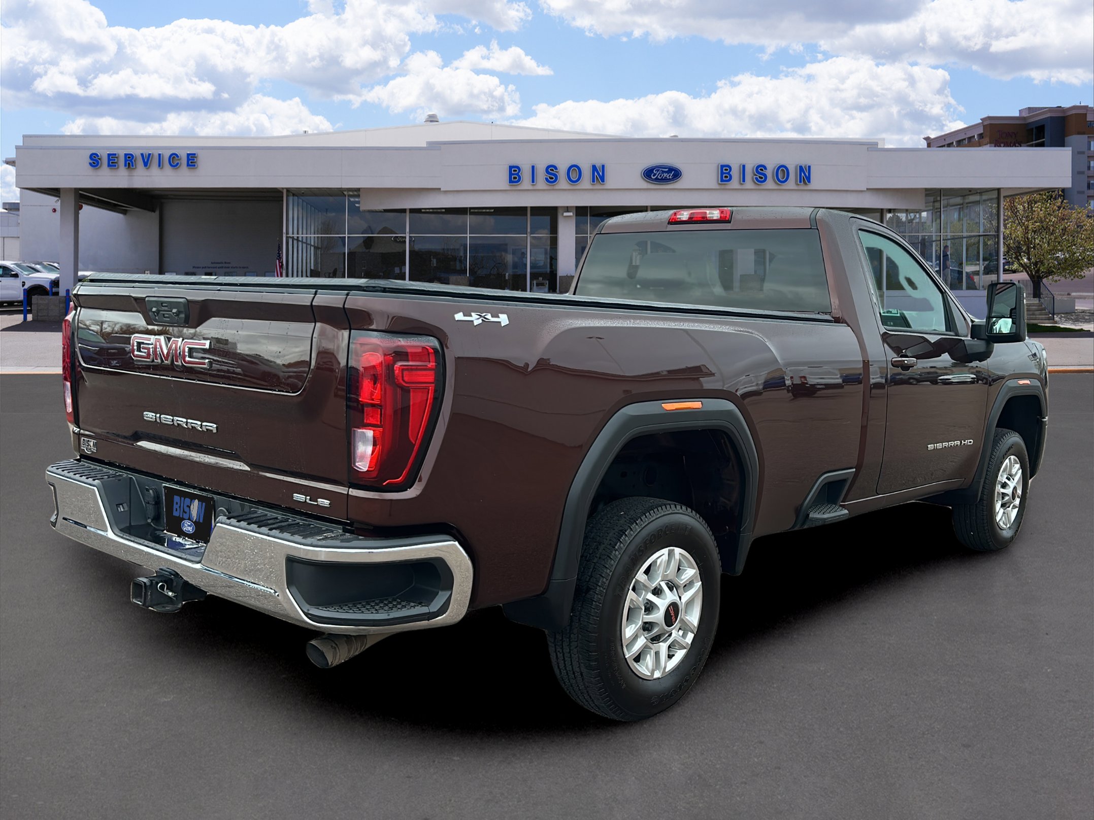Used 2024 GMC Sierra 2500 SLE image 2