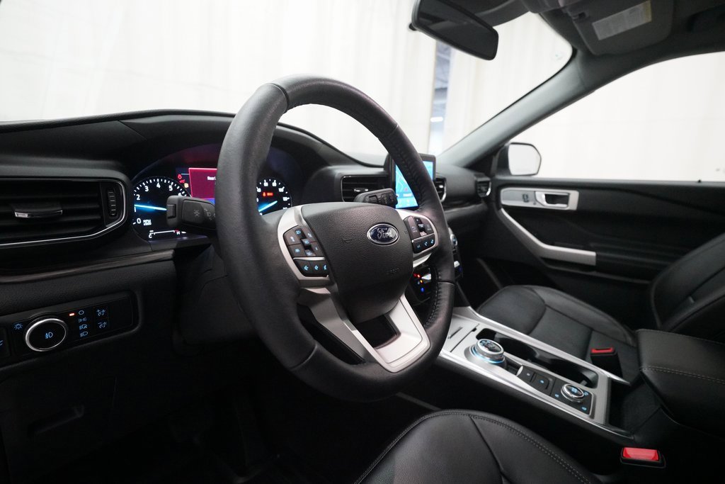 Used 2023 Ford Explorer Limited w/ Equipment Group 301A image 8