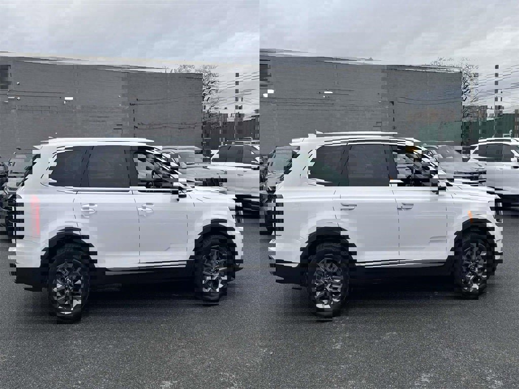 Used 2023 Kia Telluride LX image 8