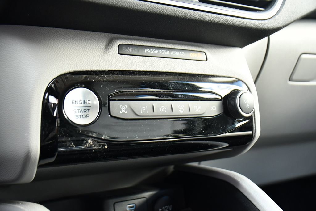 Used 2023 Ford Escape Platinum w/ Premium Technology Package image 29