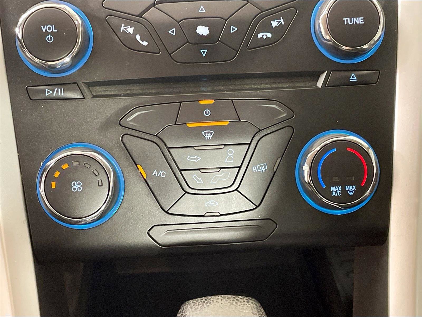 Used 2013 Ford Fusion SE FWD image 8