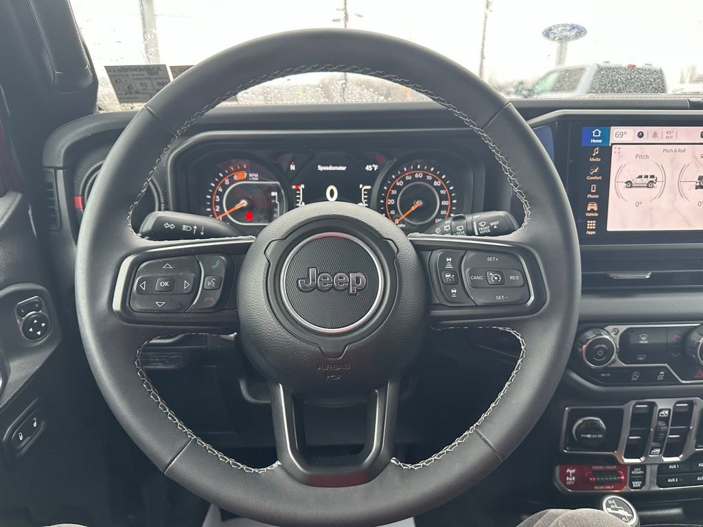 Used 2025 Jeep Wrangler Unlimited Rubicon image 15