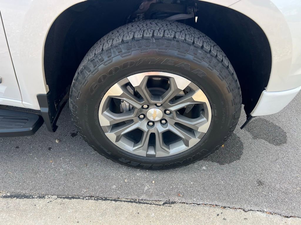 Used 2023 Chevrolet Silverado 1500 High Country w/ Technology Package image 12