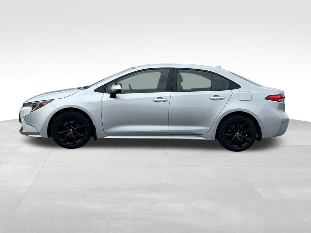 Used 2022 Toyota Corolla LE image 4