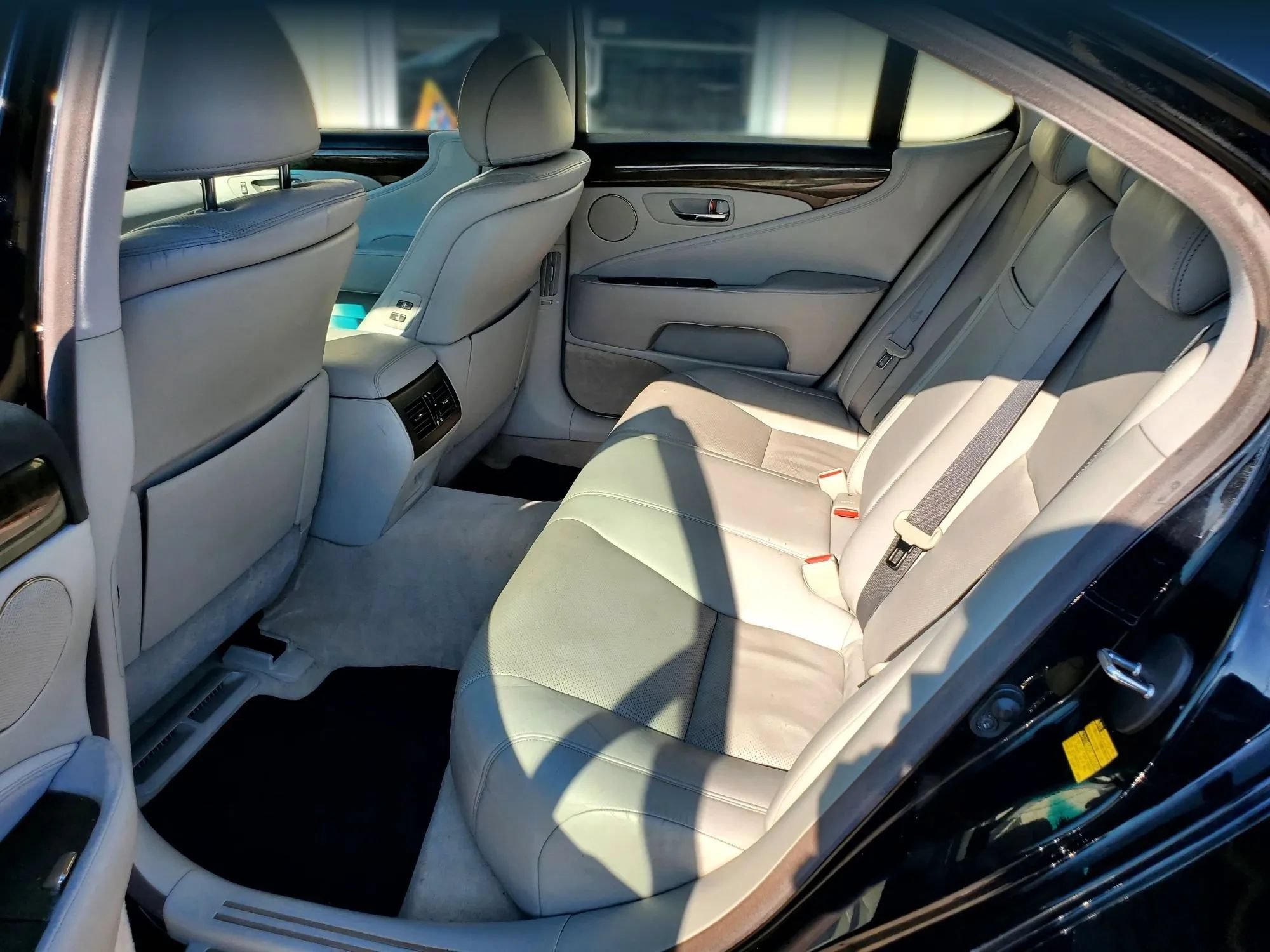 Used 2012 Lexus LS 460 w/ Comfort Pkg RWD image 4