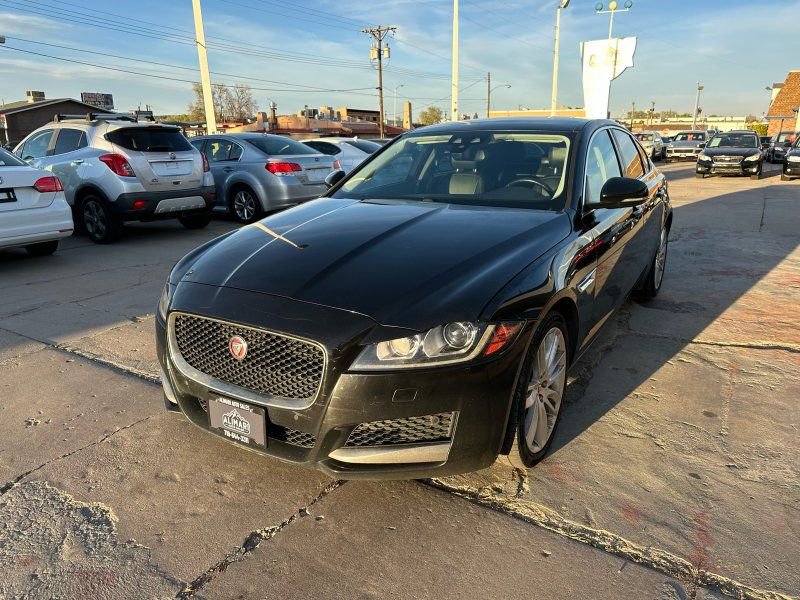 Used 2017 Jaguar XF Prestige AWD/4WD image 4