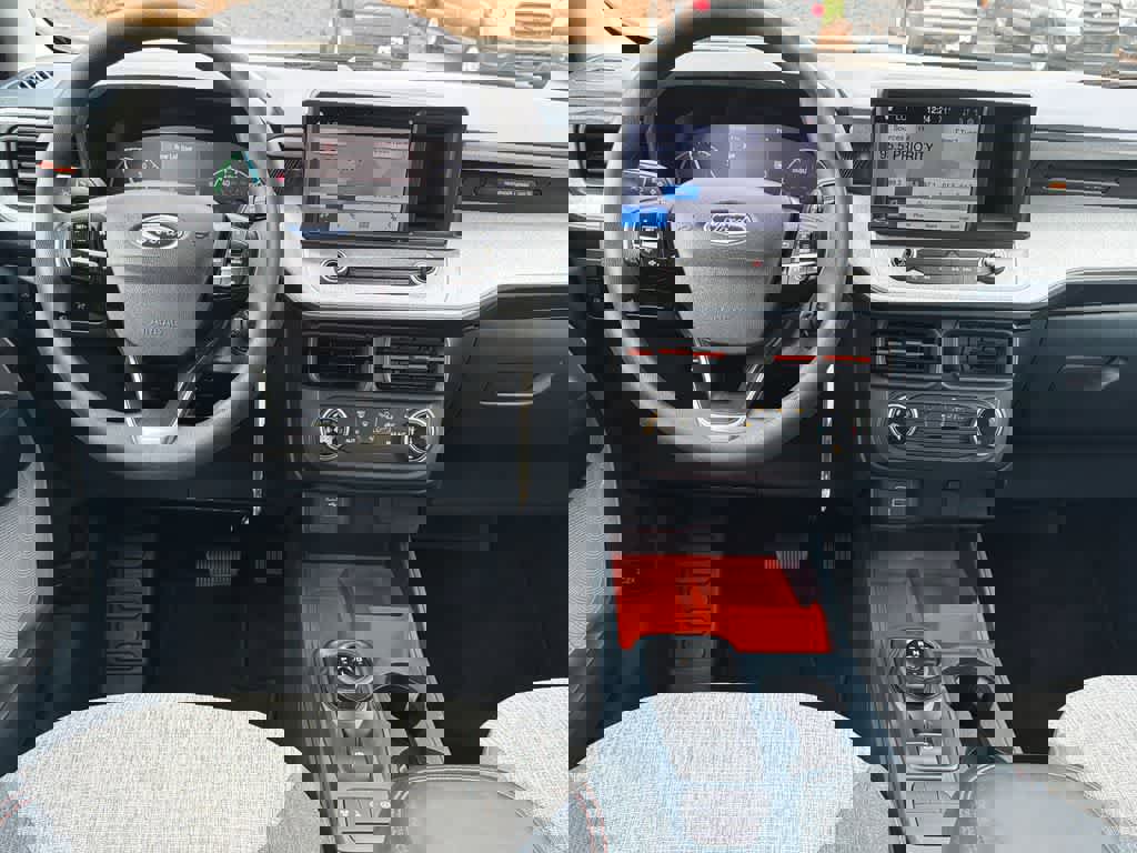 Used 2023 Ford Maverick XLT image 19