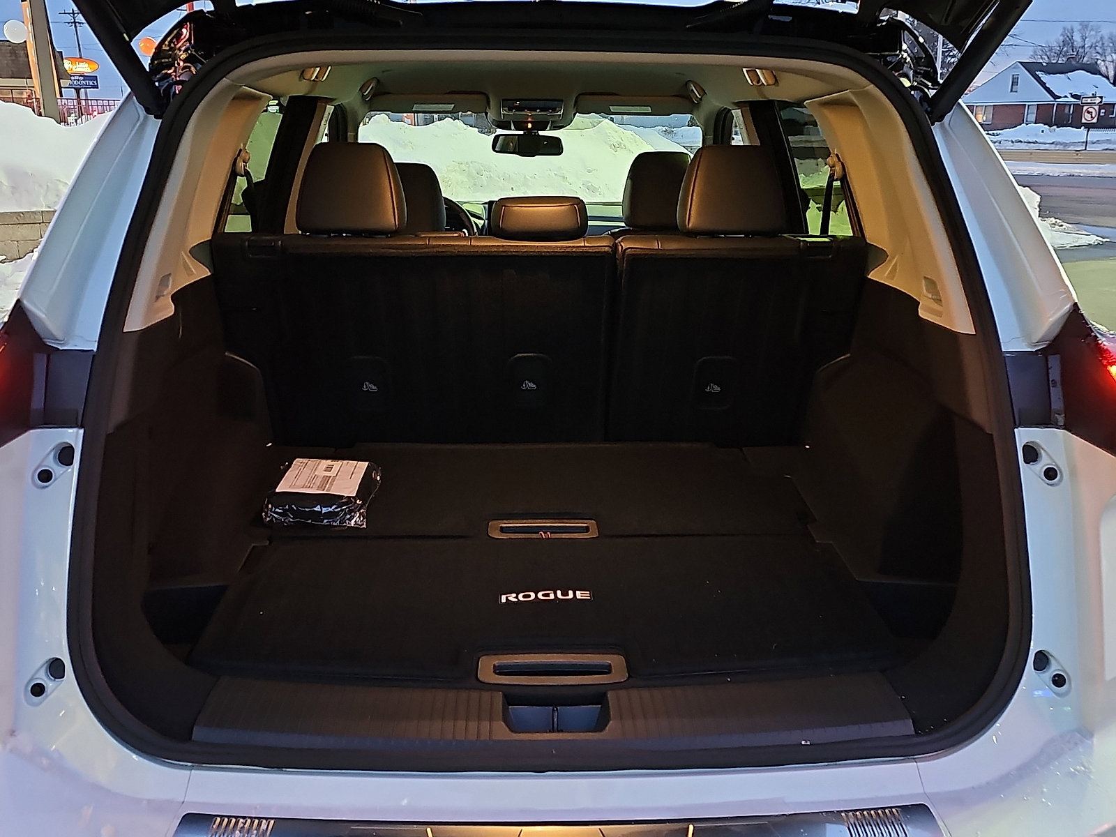 Used 2025 Nissan Rogue SL image 27