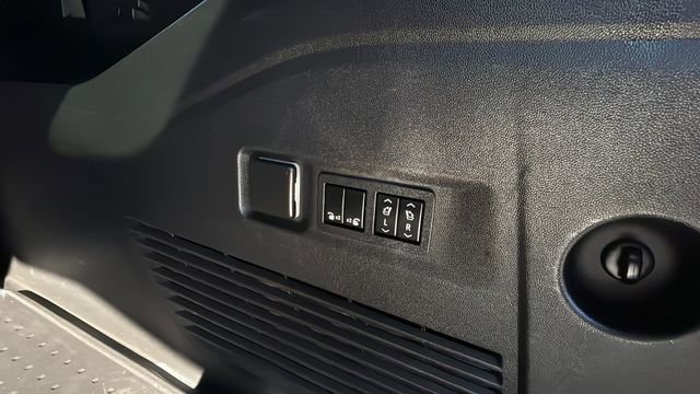 Used 2022 Chevrolet Suburban Z71 w/ Z71 Off-Road Package image 38