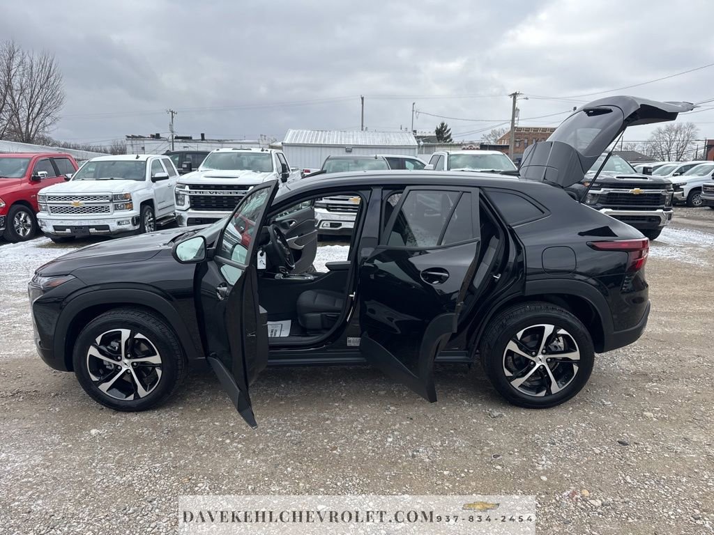 Used 2025 Chevrolet Trax RS w/ Driver Confidence Package image 11