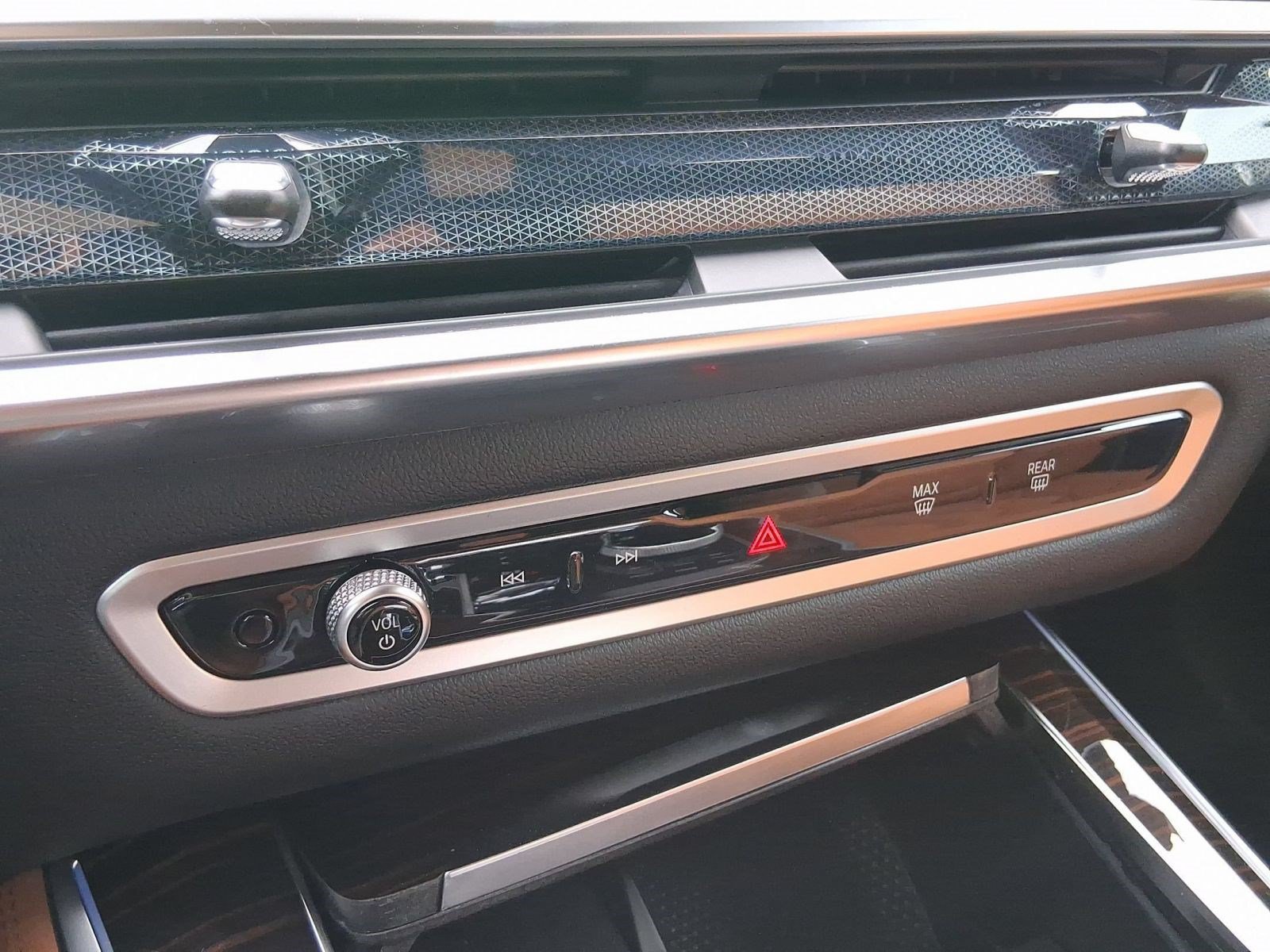 Used 2026 BMW X5 xDrive50e w/ Executive Package AWD/4WD image 18