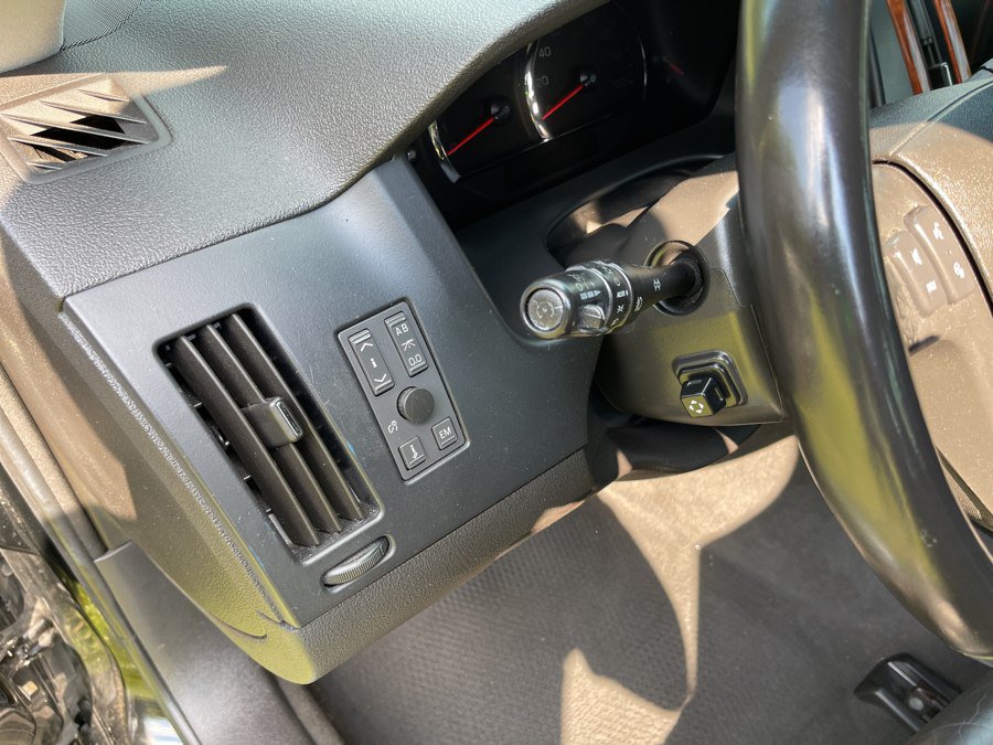 Used 2006 Cadillac STS V8 w/ Preferred Equipment Group RWD image 38