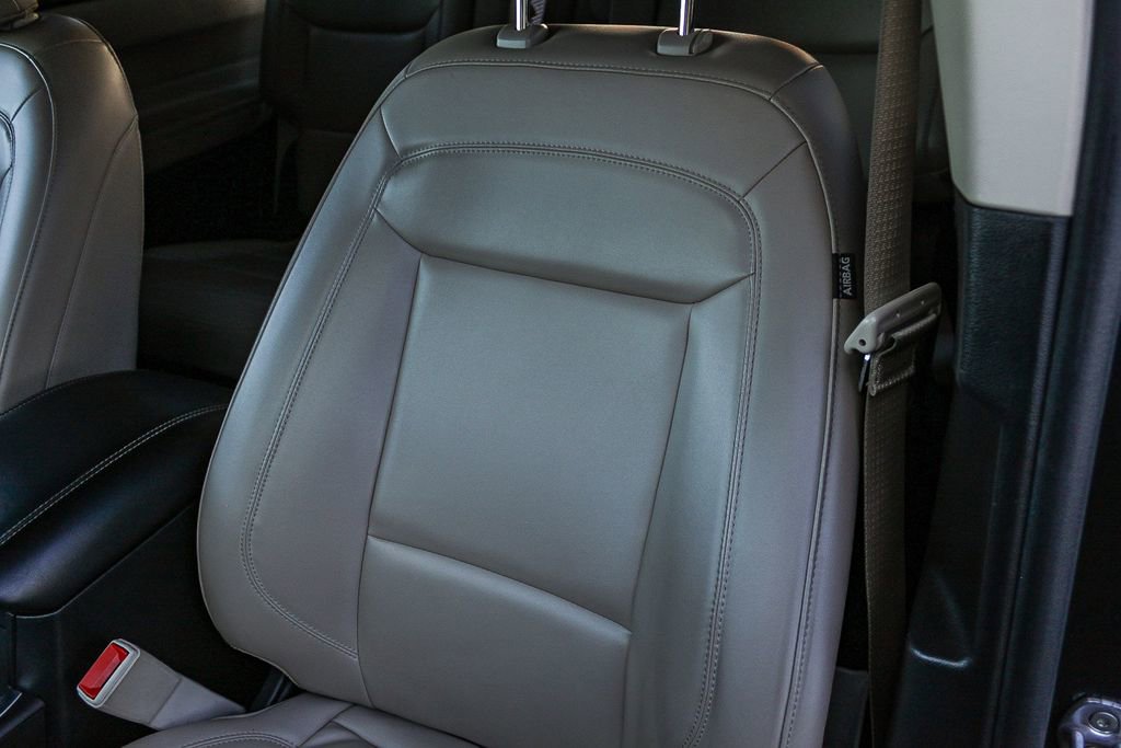 Used 2023 Ford Explorer XLT w/ Equipment Group 202A RWD image 31