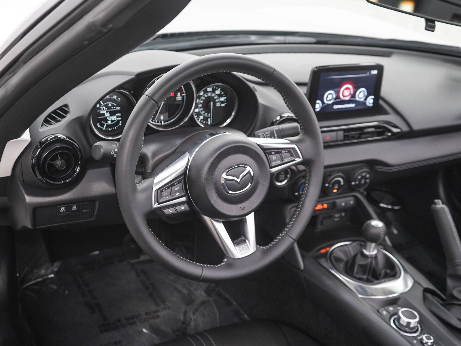 Used 2023 MAZDA MX-5 Miata Club w/ Appearance Package RWD image 16