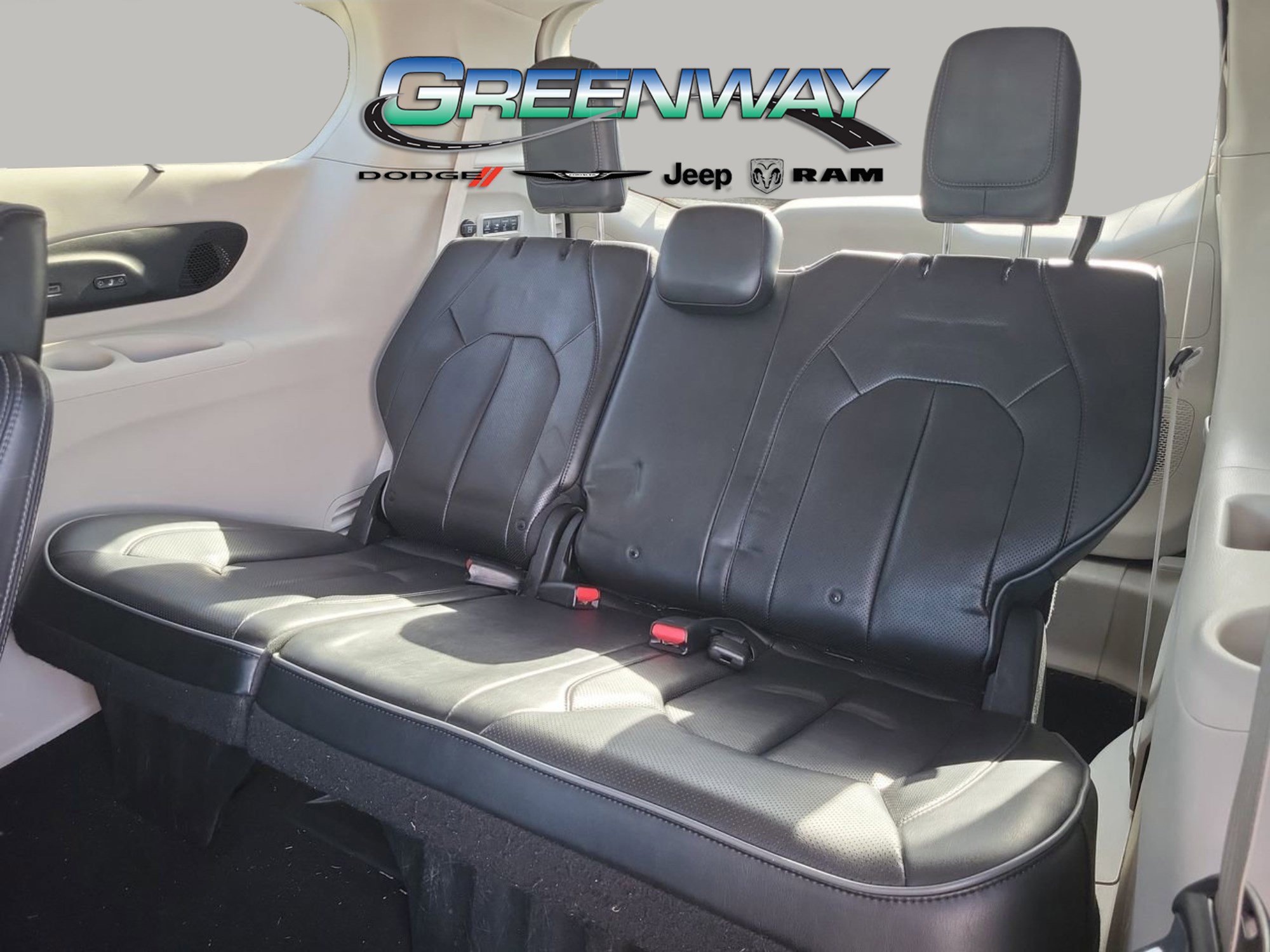 Used 2019 Chrysler Pacifica Limited image 17