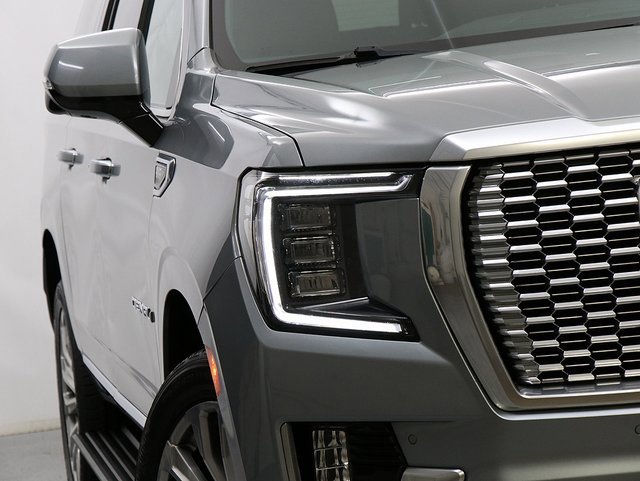 Used 2023 GMC Yukon XL Denali image 4