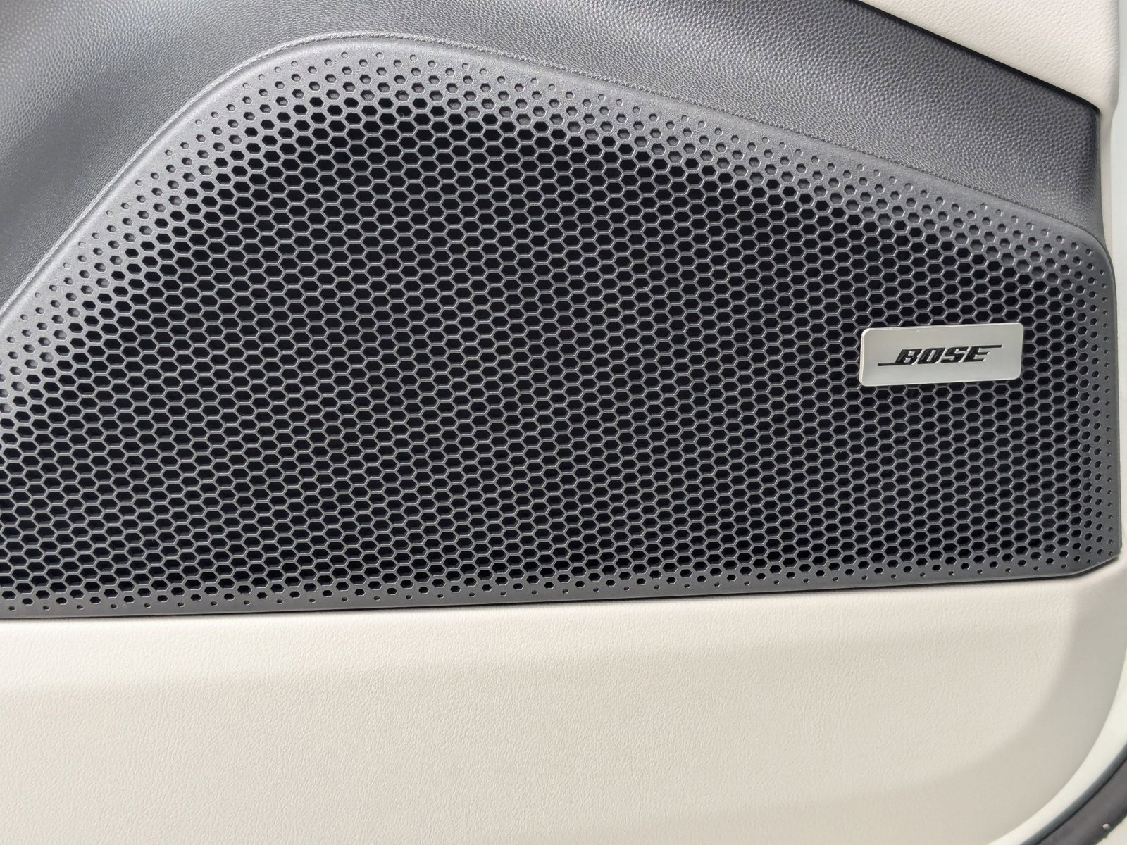 New 2025 Porsche Macan 4S Electric image 15