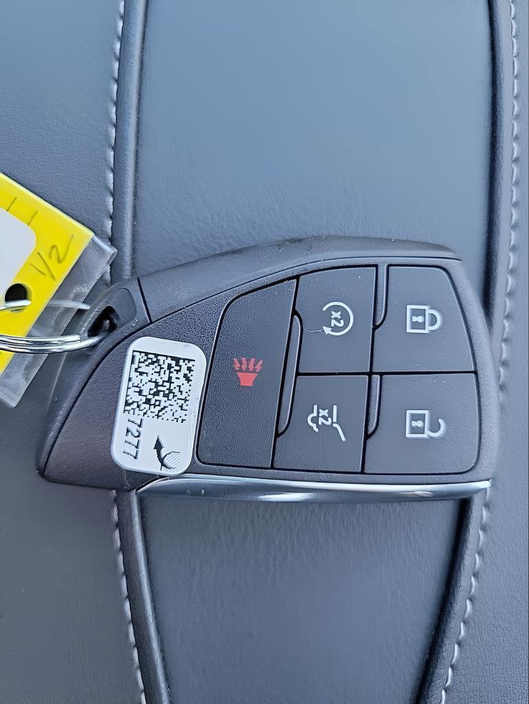 Used 2025 Buick Enclave Avenir image 28