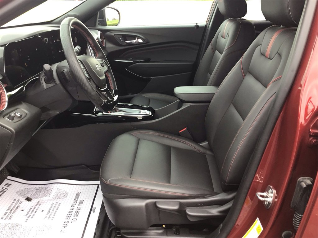 Used 2024 Chevrolet Trax RS image 9