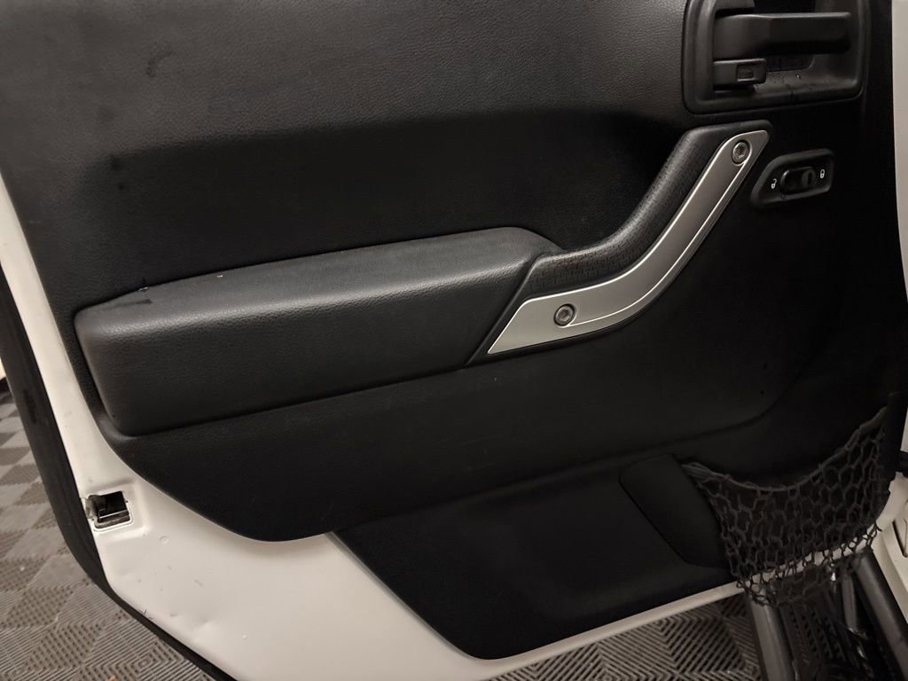 Used 2015 Jeep Wrangler Unlimited Rubicon w/ Dual Top Group image 11