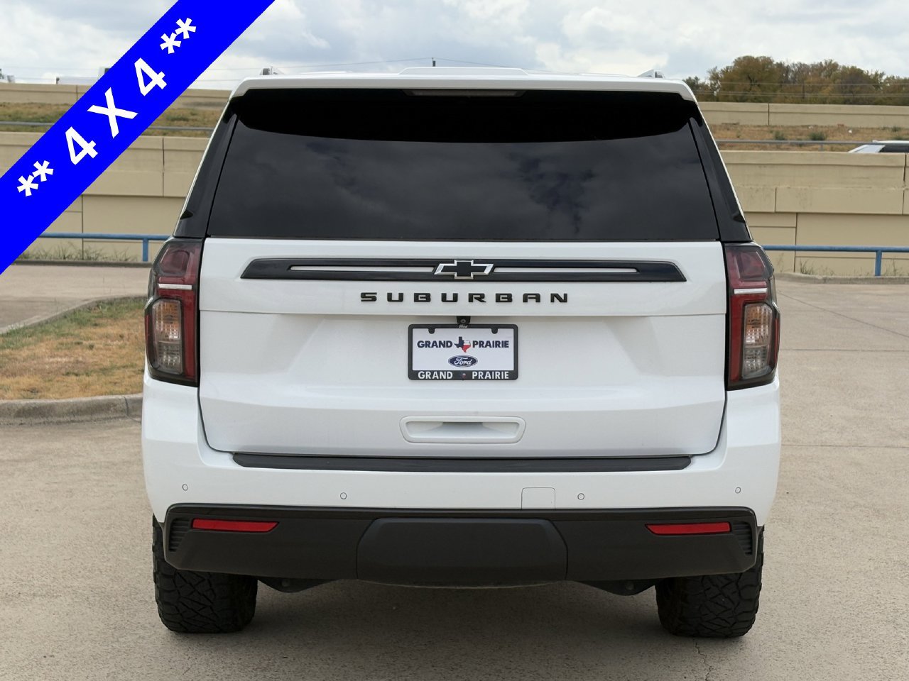 Used 2023 Chevrolet Suburban Z71 AWD/4WD image 7