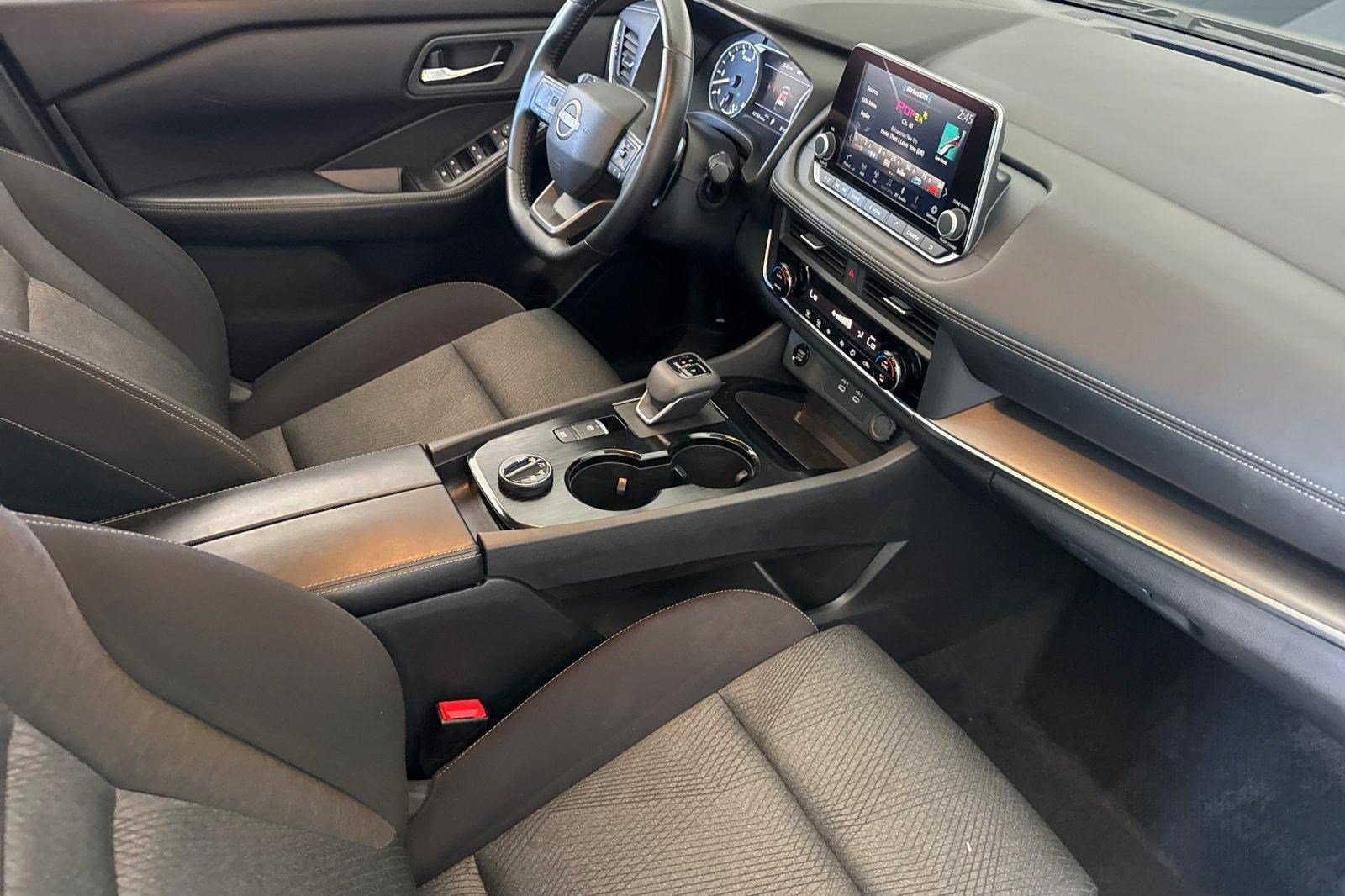 Used 2025 Nissan Rogue SV AWD/4WD image 34