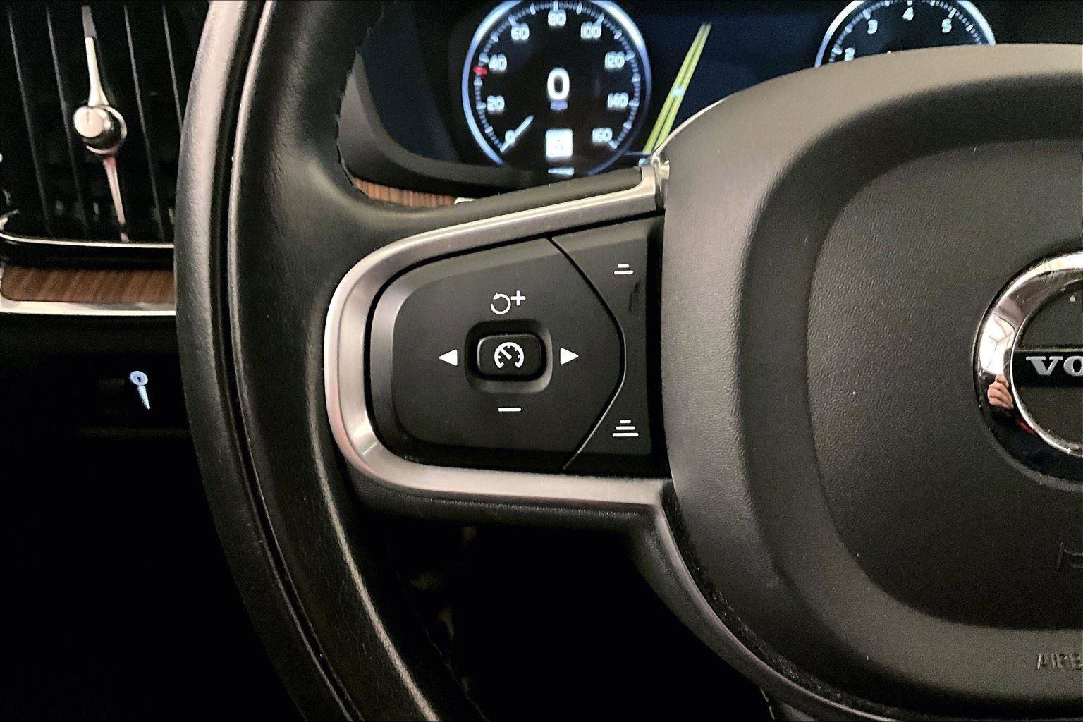 Used 2022 Volvo S60 B5 Momentum w/ Advanced Package image 17