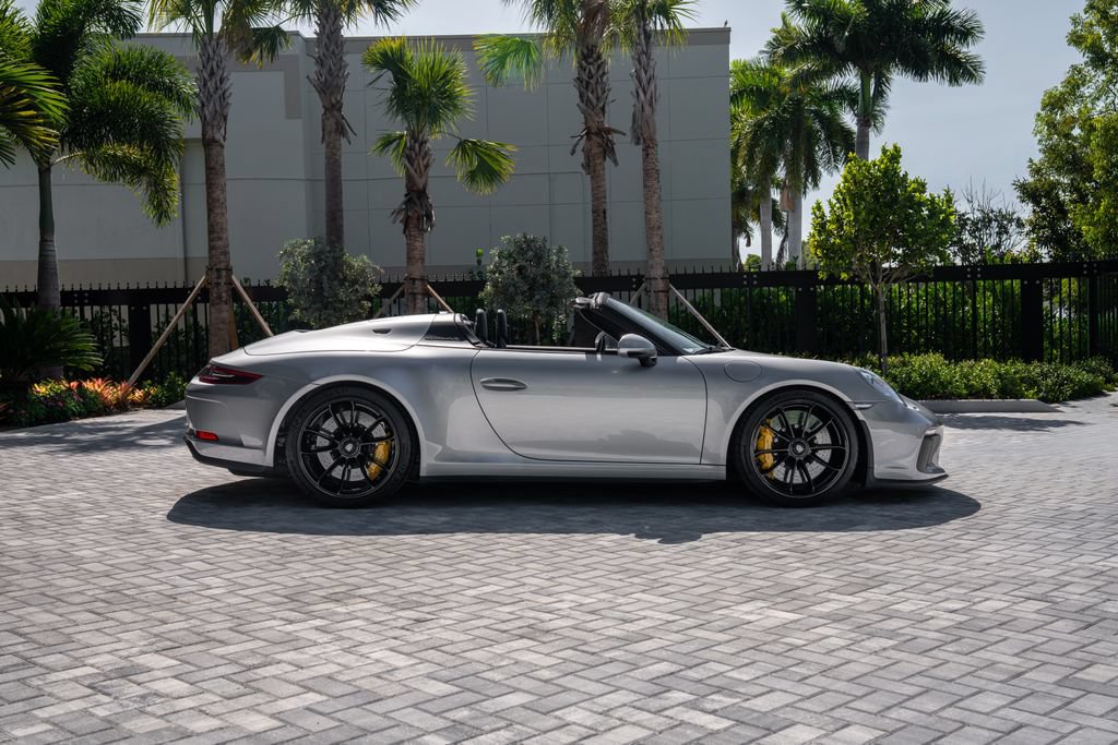 Used 2019 Porsche 911 Speedster RWD image 3